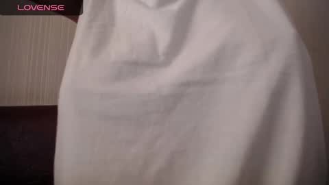 Snapshot of lenagolden chatting on 10.07.25 lenagolden online show from 10.07.25