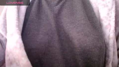 Snapshot of lenagolden chatting on 10.15.25 lenagolden online show from 10.15.25