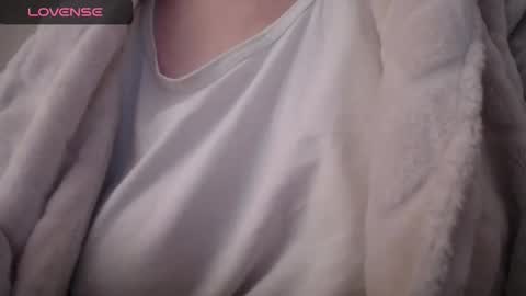 Snapshot of lenagolden chatting on 10.16.25 lenagolden online show from 10.16.25