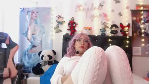 Snapshot of lenaleenyan chatting on 01.15.25 lenaleenyan online show from 01.15.25