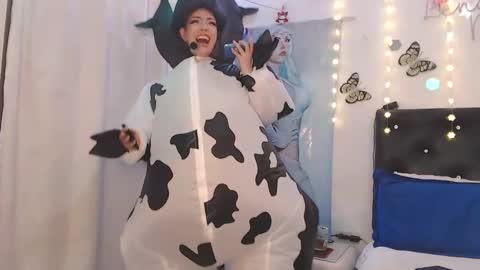 Snapshot of lenaleenyan chatting on 02.15.25 lenaleenyan online show from 02.15.25