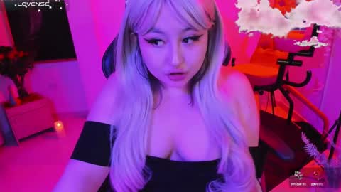 Lenna Kang online show from 01.11.25