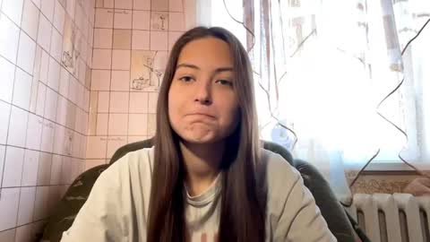 Snapshot of lenniepennachio chatting on 04.22.26 Hellomy name is Natalyits my first day here nice to meet you Give me 50 thumbs ups online show from 04.22.26