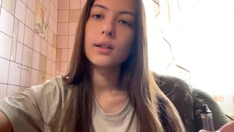 Snapshot of lenniepennachio chatting on 04.23.26 Hellomy name is Natalyits my first day here nice to meet you Give me 50 thumbs ups online show from 04.23.26