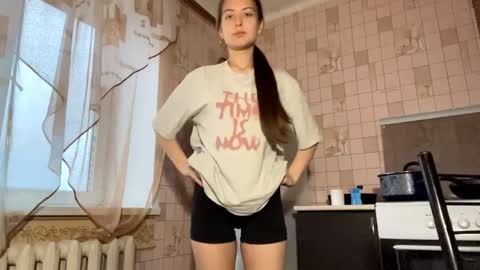 Snapshot of lenniepennachio chatting on 04.24.26 Hellomy name is Natalyits my first day here nice to meet you Give me 50 thumbs ups online show from 04.24.26