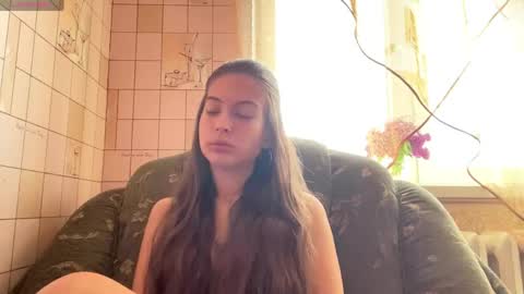 Snapshot of lenniepennachio chatting on 05.18.26 Hellomy name is Natalyits my first day here nice to meet you Give me 50 thumbs ups online show from 05.18.26