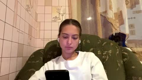 Snapshot of lenniepennachio chatting on 05.19.26 Hellomy name is Natalyits my first day here nice to meet you Give me 50 thumbs ups online show from 05.19.26