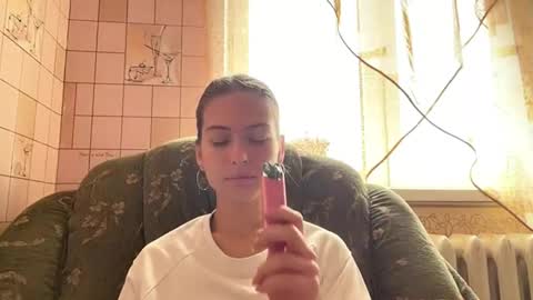 Snapshot of lenniepennachio chatting on 05.29.26 Hellomy name is Natalyits my first day here nice to meet you Give me 50 thumbs ups online show from 05.29.26