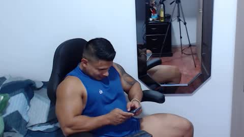 Snapshot of leo_muscleboy chatting on 03.12.26 Leo online show from 03.12.26