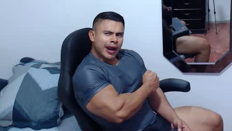Snapshot of leo_muscleboy chatting on 03.25.26 Leo online show from 03.25.26