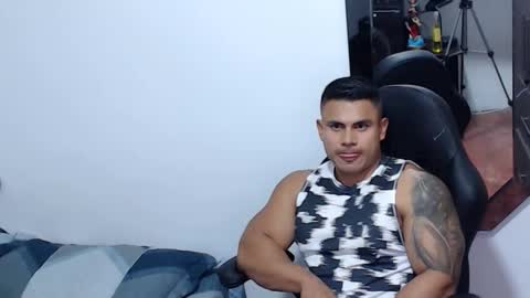 Snapshot of leo_muscleboy chatting on 03.31.26 Leo online show from 03.31.26