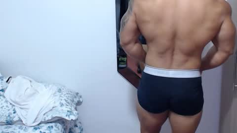 Snapshot of leo_muscleboy chatting on 04.09.26 Leo online show from 04.09.26