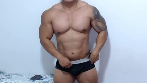 Snapshot of leo_muscleboy chatting on 04.11.26 Leo online show from 04.11.26