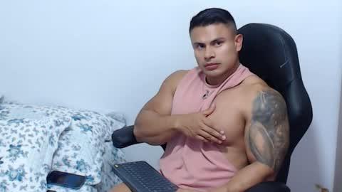 Snapshot of leo_muscleboy chatting on 04.28.26 Leo online show from 04.28.26