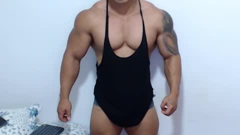 Snapshot of leo_muscleboy chatting on 05.07.26 Leo online show from 05.07.26