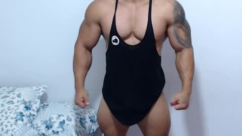 Snapshot of leo_muscleboy chatting on 05.12.26 Leo online show from 05.12.26