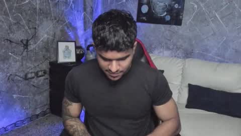 Leo independent model online show from 10.11.25