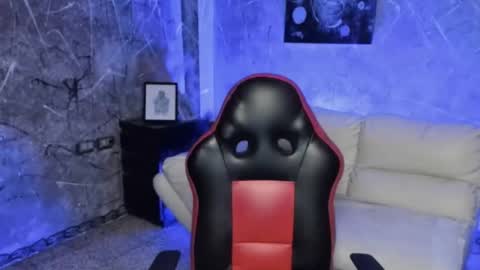 Leo independent model online show from 01.16.26