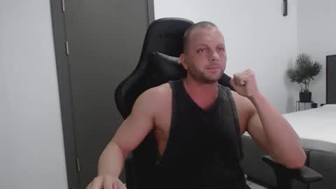 Snapshot of leoknightx chatting on 10.01.25 Leo online show from 10.01.25