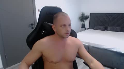 Snapshot of leoknightx chatting on 10.19.25 Leo online show from 10.19.25