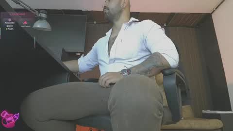 Snapshot of leon_1717 chatting on 05.16.26 Leon online show from 05.16.26