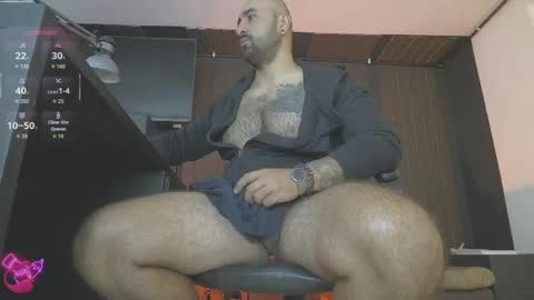 Snapshot of leon_1717 chatting on 05.17.26 Leon online show from 05.17.26