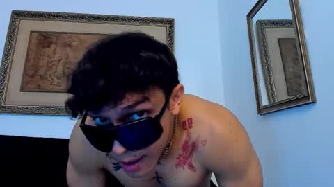 Snapshot of leon_connor chatting on 10.04.25 Leon Connor online show from 10.04.25