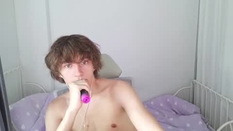 Snapshot of leon_heart666 chatting on 06.08.26 Leon online show from 06.08.26
