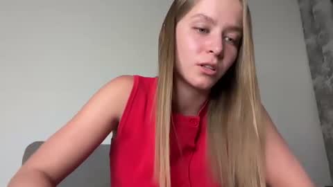 Snapshot of leona_grand chatting on 06.25.26 Emma online show from 06.25.26