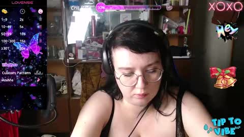 Snapshot of leona_harrison chatting on 12.20.24 Leona Harrison online show from 12.20.24