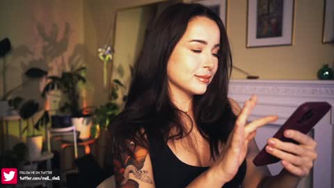 Snapshot of leonamell chatting on 12.06.24 Leo online show from 12.06.24