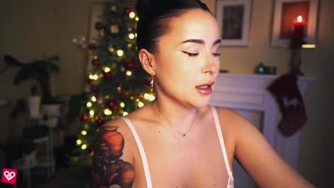 Snapshot of leonamell chatting on 12.20.24 Leo online show from 12.20.24