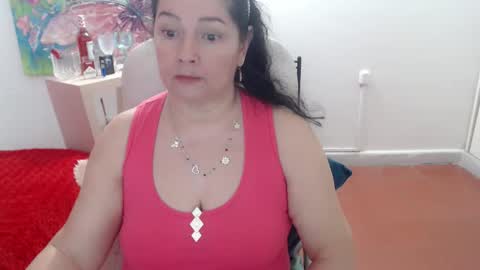 leonela   online show from 09.15.25