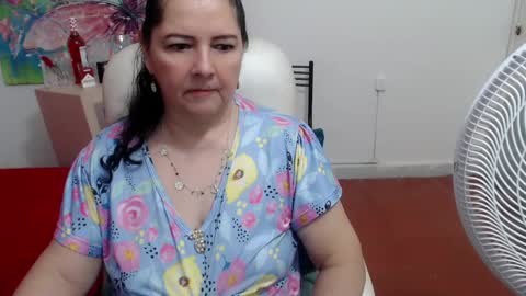 leonela   online show from 09.15.25