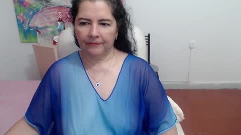 leonela   online show from 10.18.25