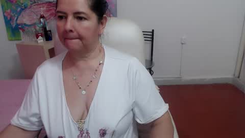 leonela   online show from 10.21.25