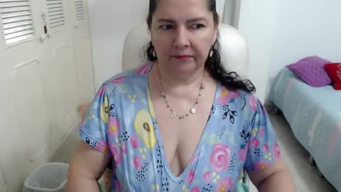 leonela   online show from 04.07.26