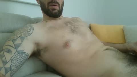 Snapshot of leoneleo chatting on 04.15.26 leoneleo online show from 04.15.26