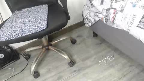 Snapshot of leonella_ass__ chatting on 01.03.25 Leonella online show from 01.03.25