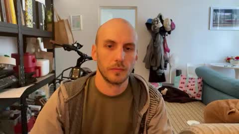 Snapshot of leonvampire chatting on 10.01.25 Leon online show from 10.01.25