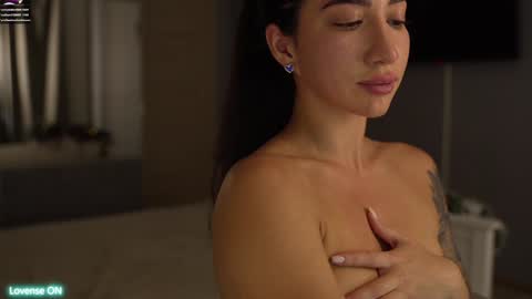 Leora online show from 01.05.25