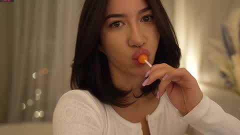 Leora online show from 03.03.25