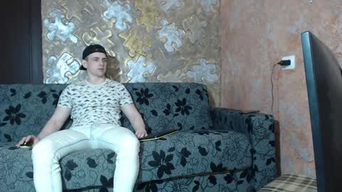 Snapshot of leoroman chatting on 12.24.24 leoroman online show from 12.24.24