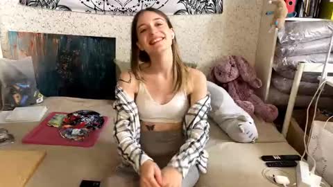 Snapshot of lesleytargett chatting on 10.31.25 Sia online show from 10.31.25