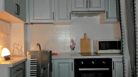  LESLIE   online show from 10.14.25