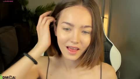 Snapshot of leslie_scottt chatting on 05.17.26 Leslie online show from 05.17.26