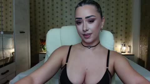 Snapshot of leslie_secret chatting on 10.09.25 leslie_secret online show from 10.09.25