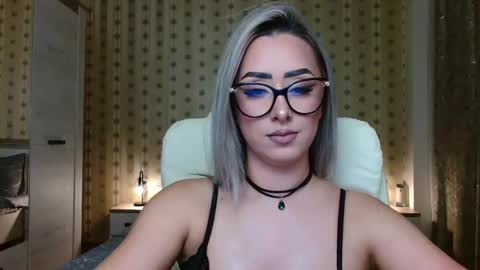 Snapshot of leslie_secret chatting on 10.20.25 leslie_secret online show from 10.20.25
