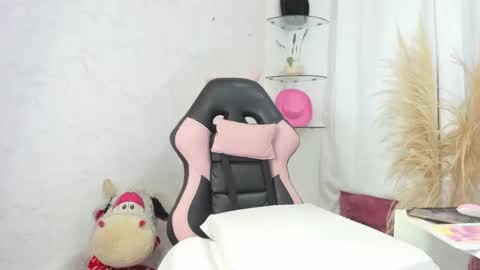 lesliee_brownn online show from 12.21.25