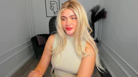 lesliemineg online show from 10.03.25